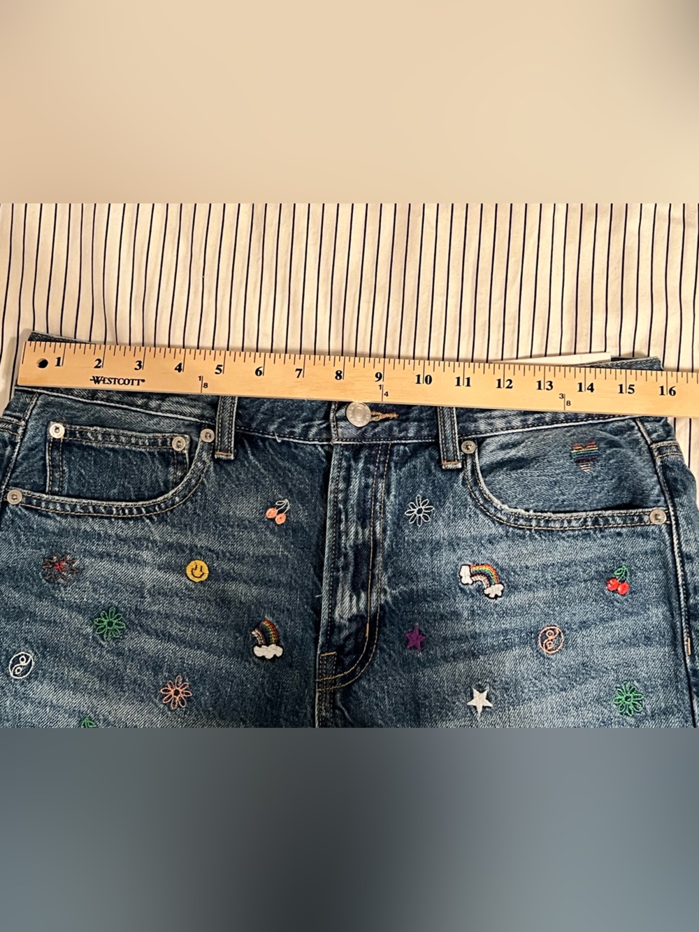 NWT American Eagle Boyfriend Embroidered High-Rise Women's Denim Shorts, Size 8 - Picture 3 of 14